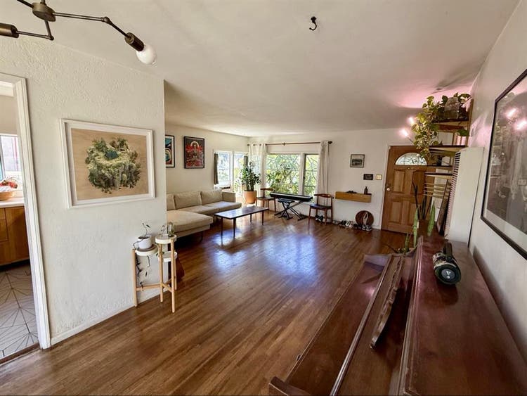 Cozy Long Beach Home – Room Open