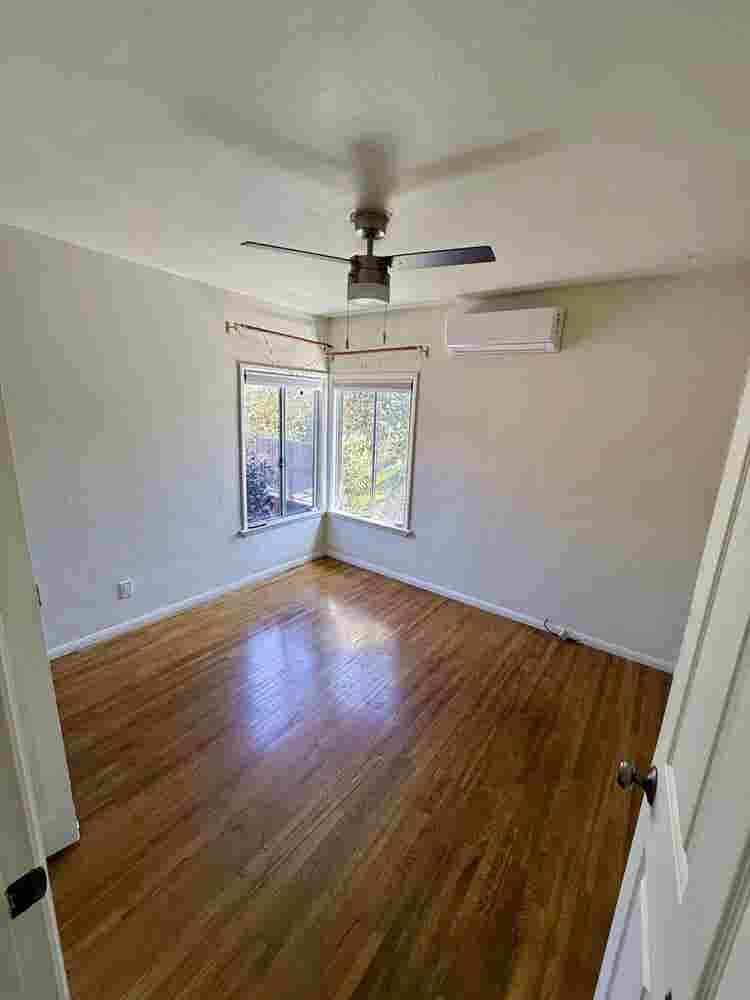 Cozy Long Beach Home – Room Open
