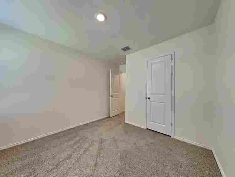 3bed house available for rent