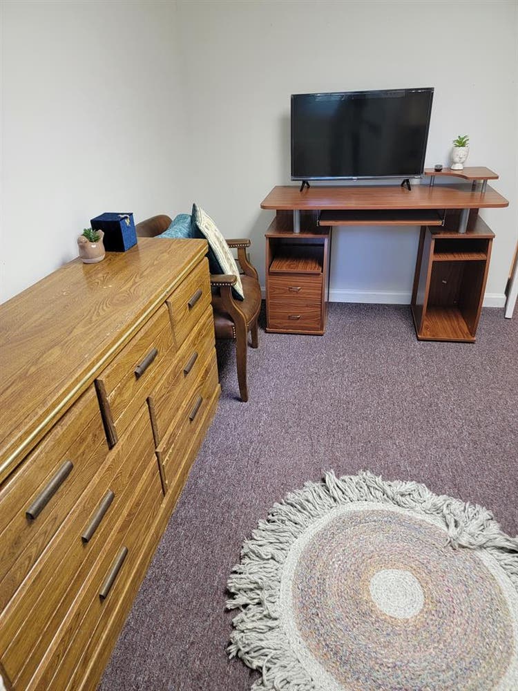 Private, Furnished BD/BA! !