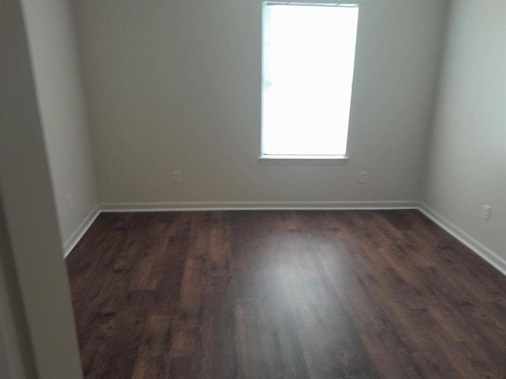 Looking for a roomate