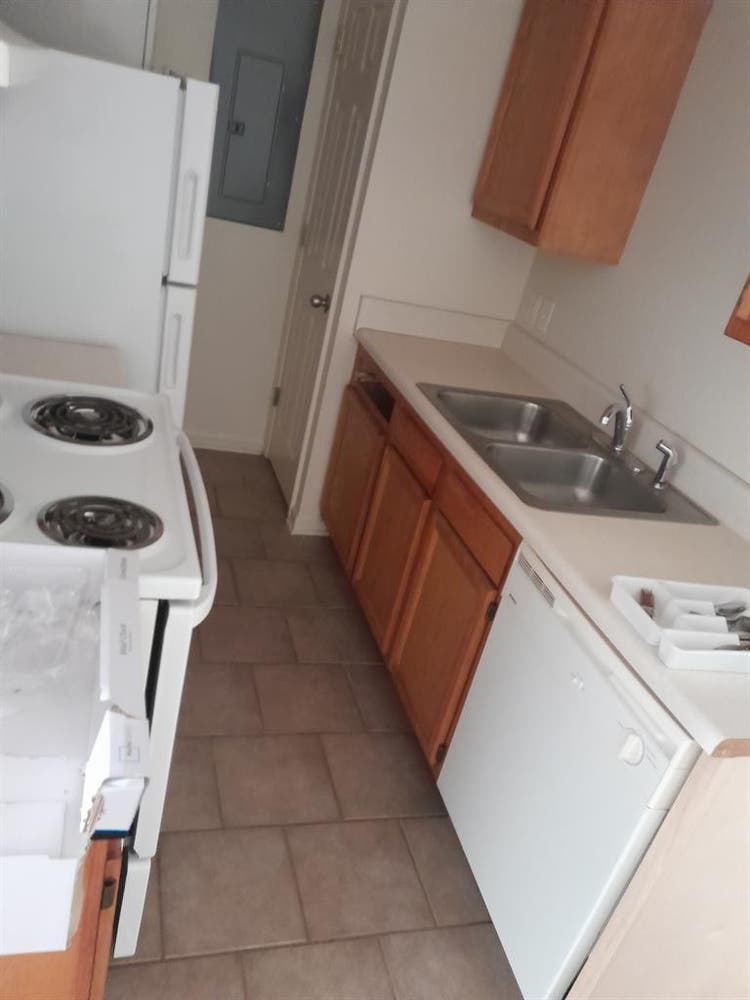 Looking for a roomate
