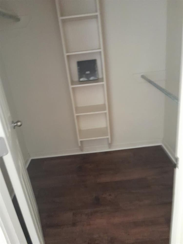 Looking for a roomate