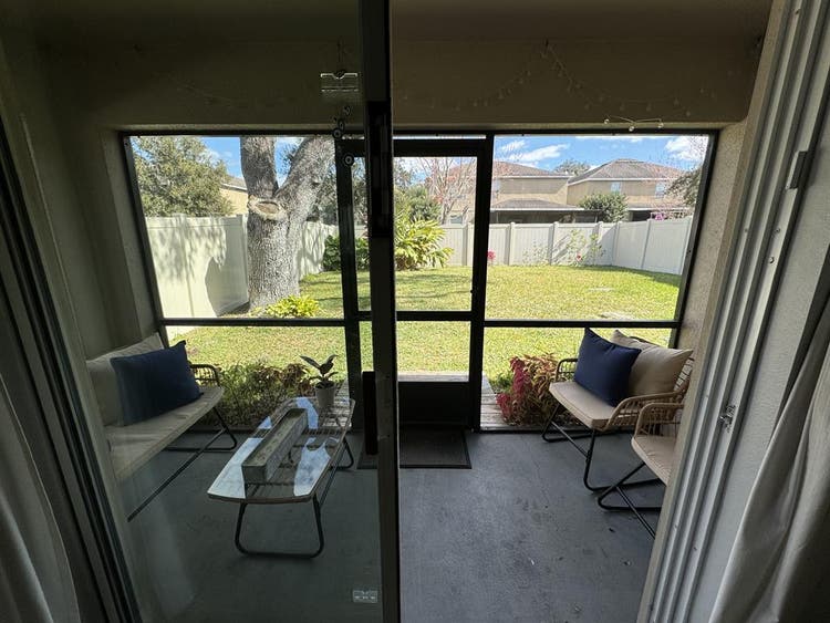 Looking for female roommate