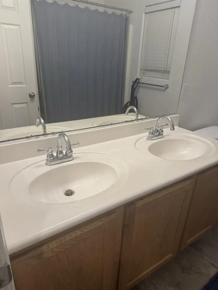 Room available (Female only)