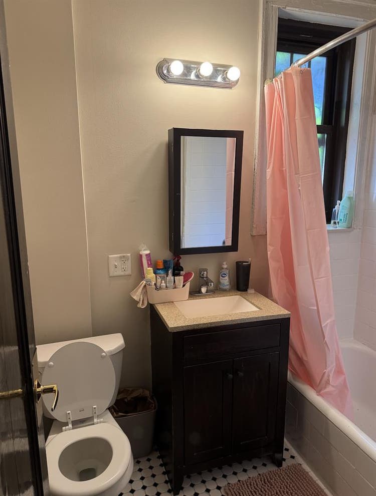 Spacious 2-Bedroom 
