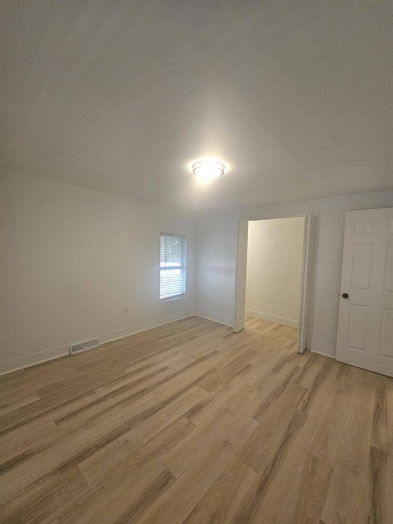 3 Rooms in Newly Renovated Home
