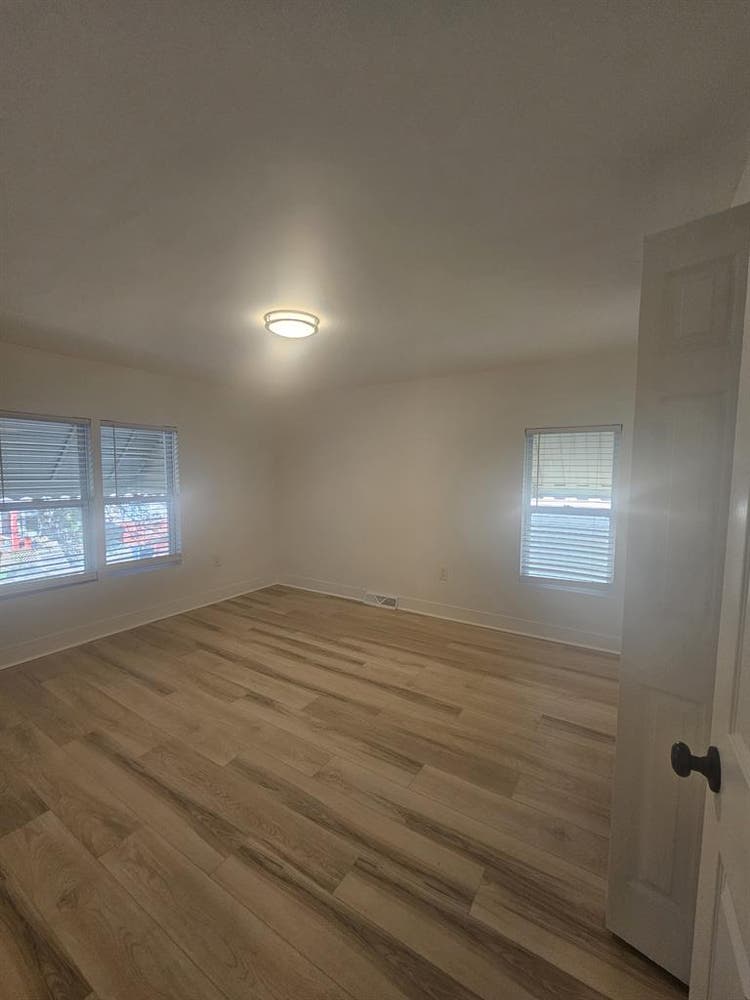 3 Rooms in Newly Renovated Home