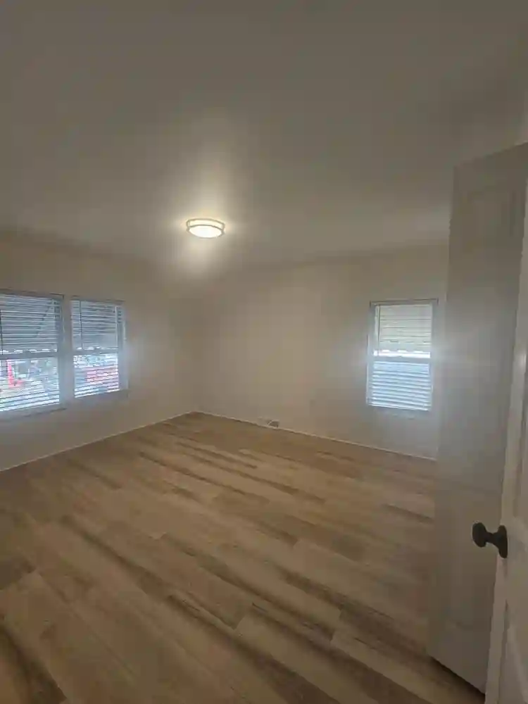3 Rooms in Newly Renovated Home