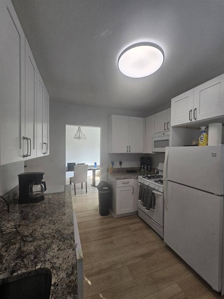 3 Rooms in Newly Renovated Home