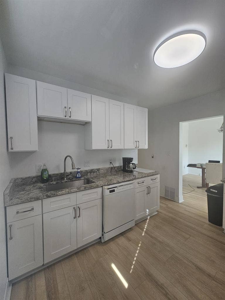 3 Rooms in Newly Renovated Home