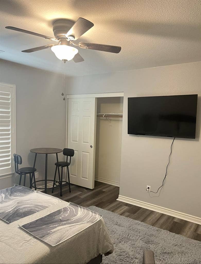 Large Furnished Room