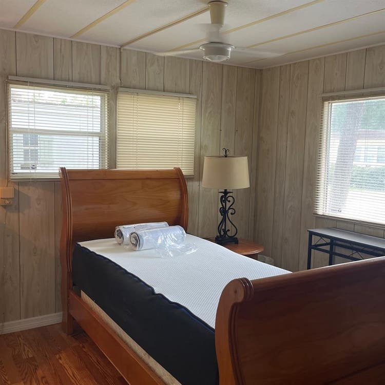 Mobile home park , Room for rent