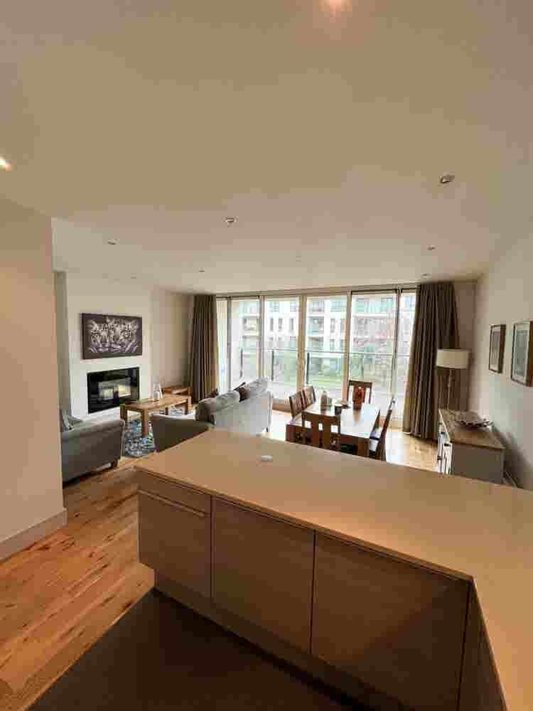 Room in Luxury Apartment Cork City
