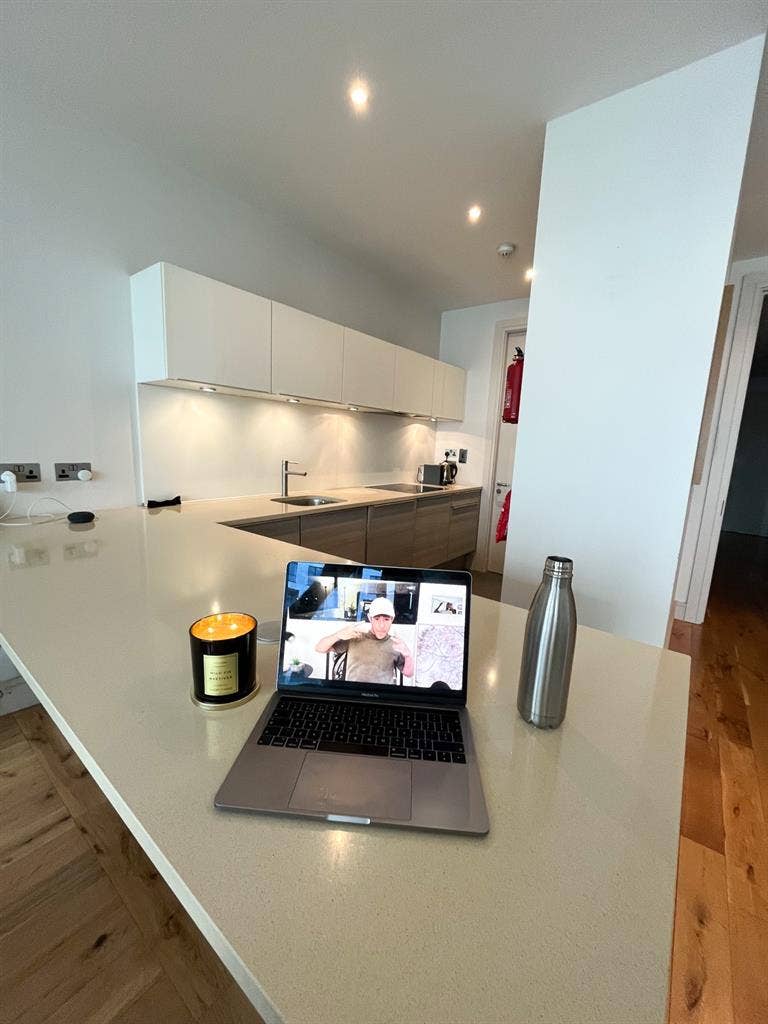 Room in Luxury Apartment Cork City