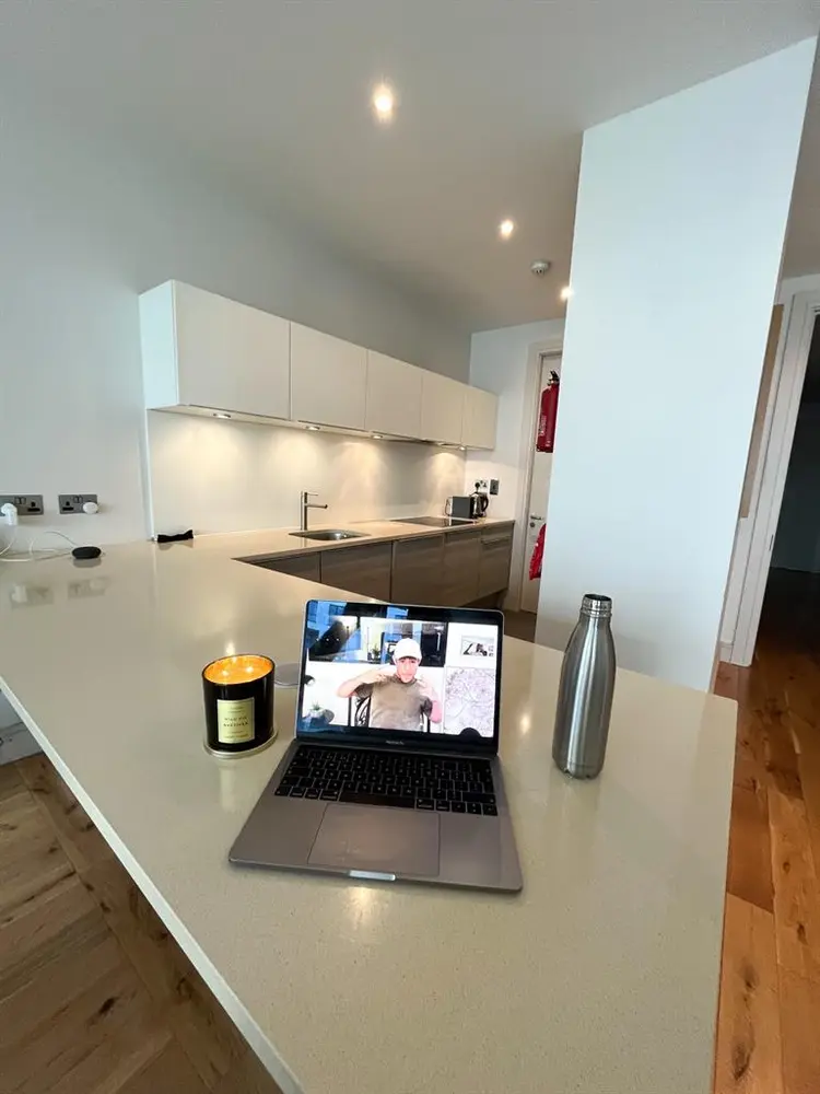 Room in Luxury Apartment Cork City