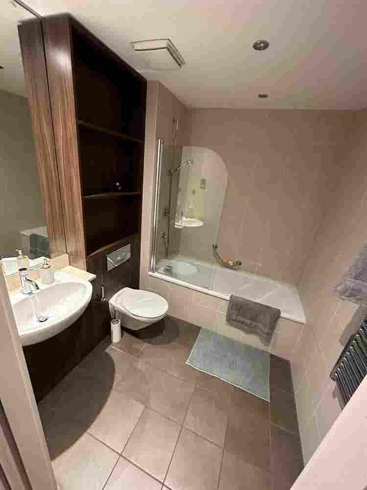 Room in Luxury Apartment Cork City