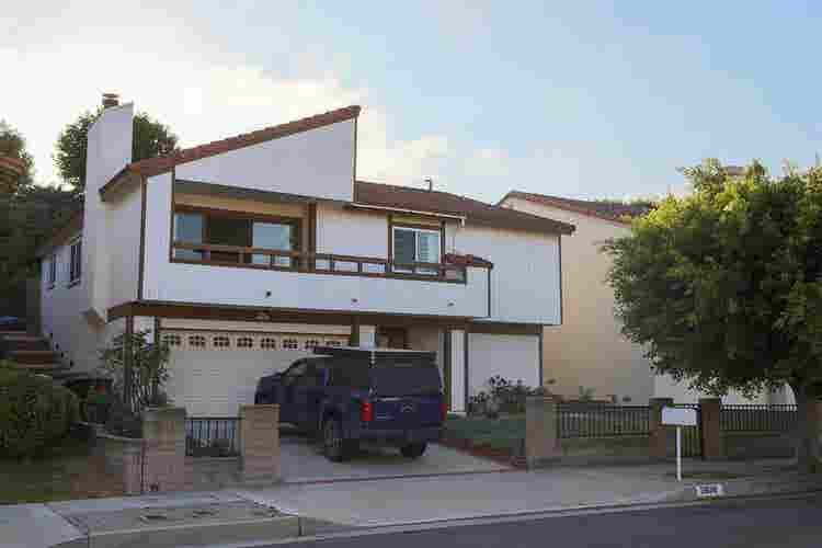 Looking for housemates to