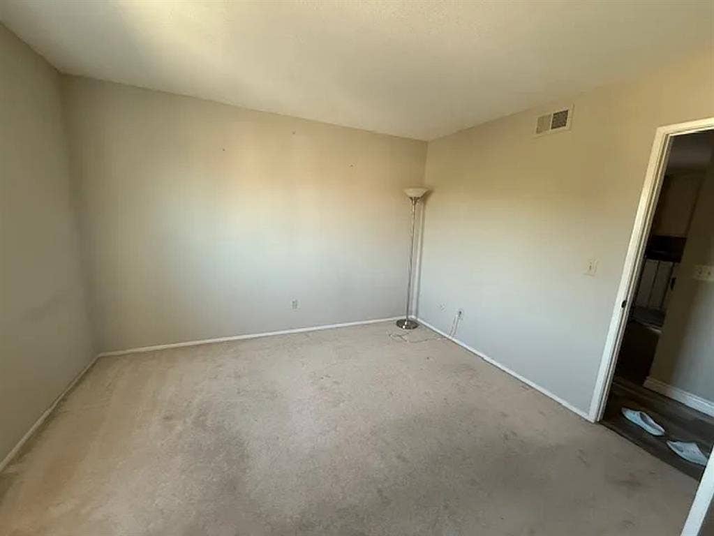 Looking for housemates to