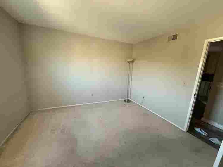 Looking for housemates to