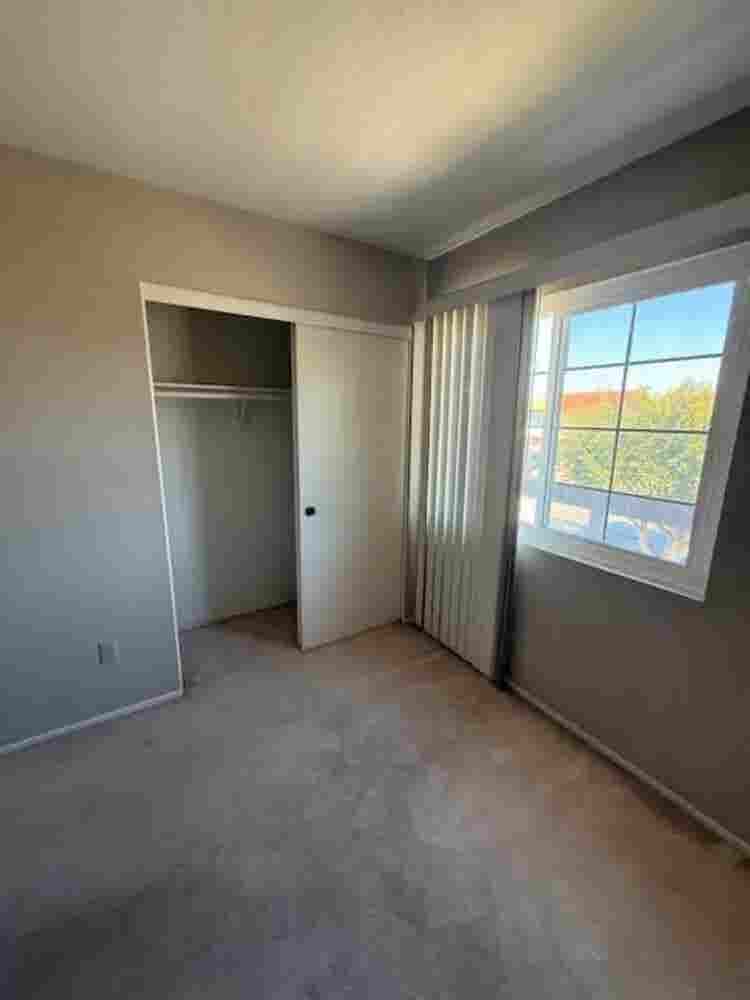 Looking for housemates to