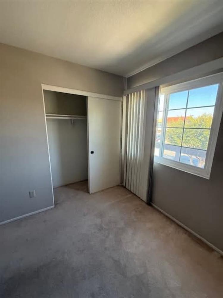 Looking for housemates to