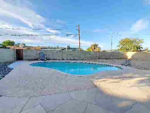 Free Wifi, Utilities, and a Pool 🌞
