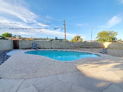 Free Wifi, Utilities, and a Pool 🌞