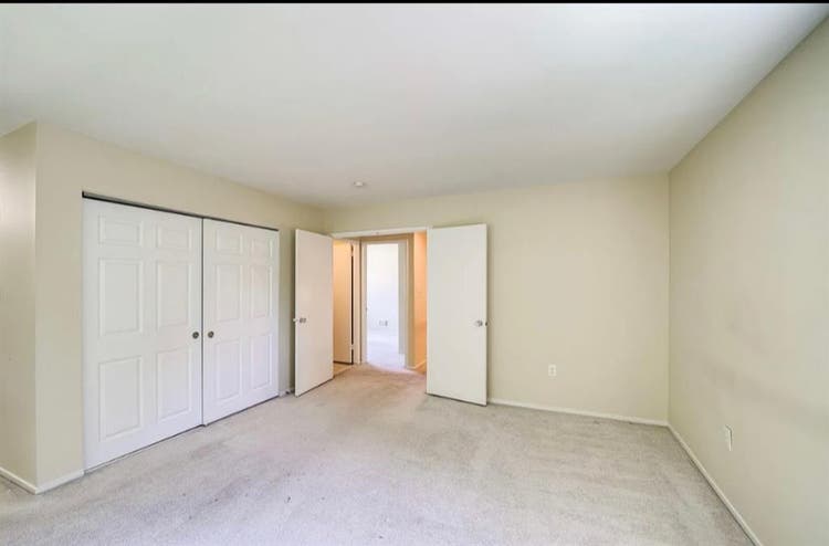 Spacious Room, Stand Alone Home