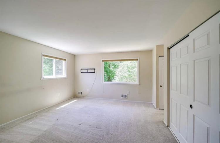 Spacious Room, Stand Alone Home