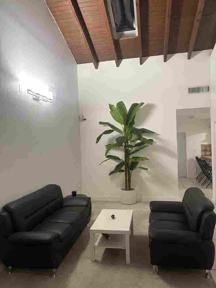 Tenga paz! Habitacion amueblada