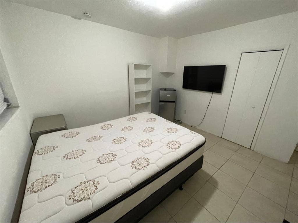 PAZ! Habitacion espaciosa amueblada