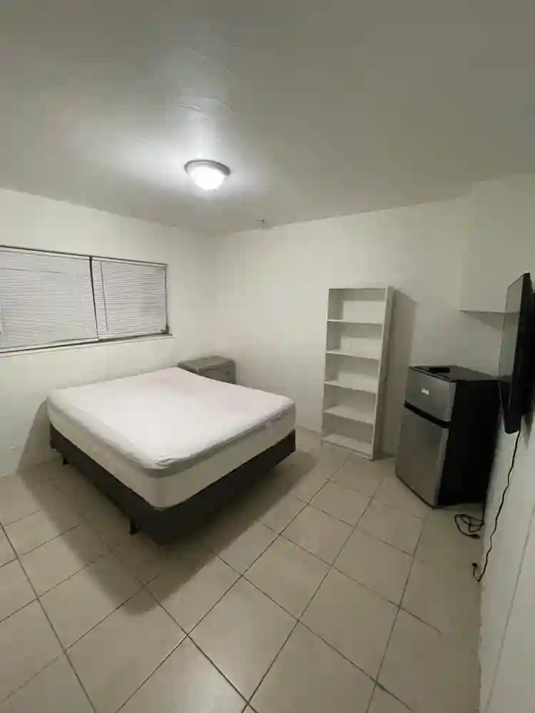 PAZ! Habitacion espaciosa amueblada