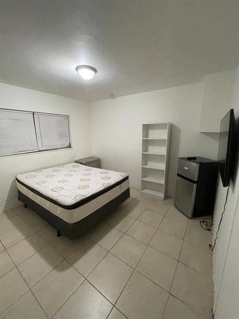 PAZ! Habitacion espaciosa amueblada