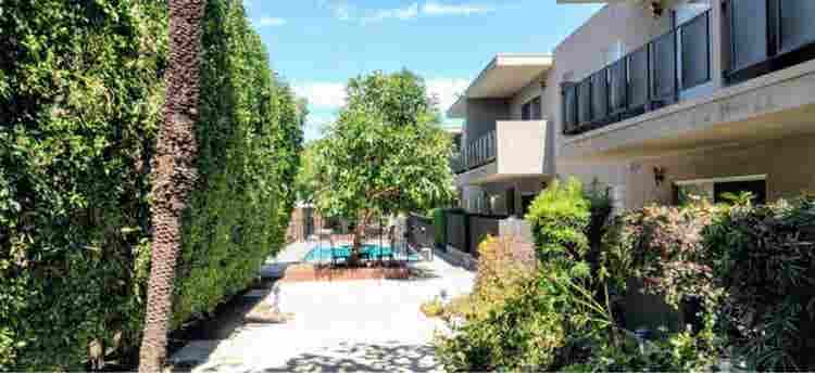 Private Room (& bath) in NoHo!