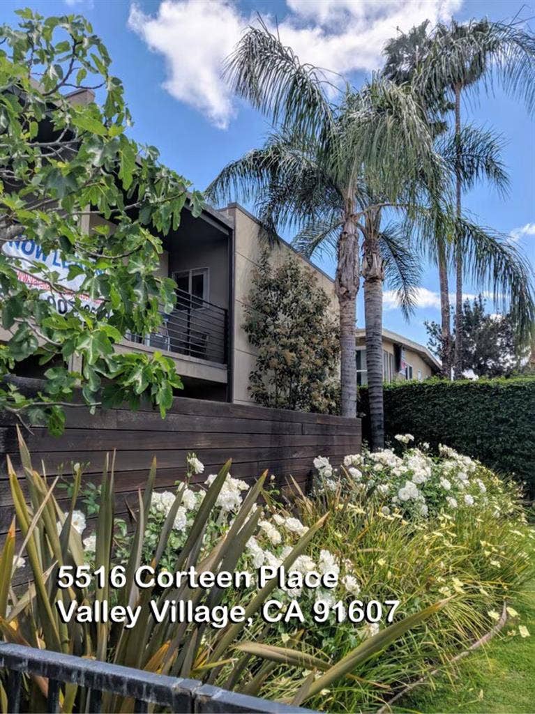 Private Room (& bath) in NoHo!