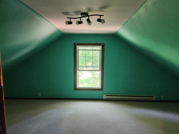 2 Bed+Studio space/upper floor