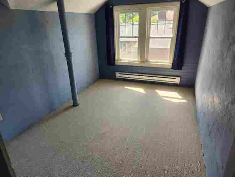 2 Bed+Studio space/upper floor
