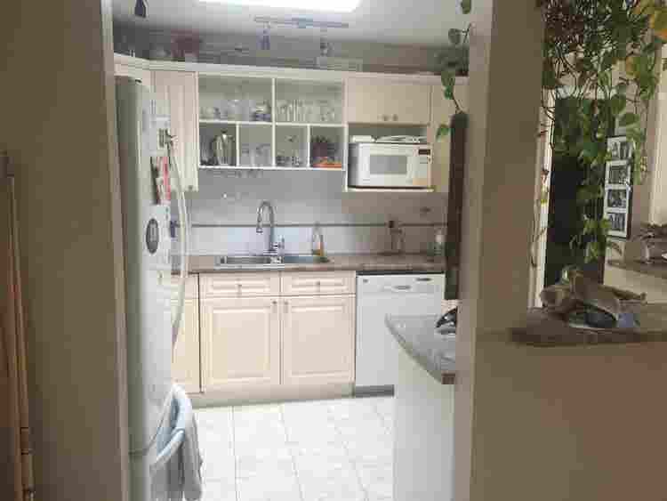 SHARE 2 BEDROOM CONDO