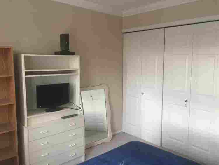 SHARE 2 BEDROOM CONDO