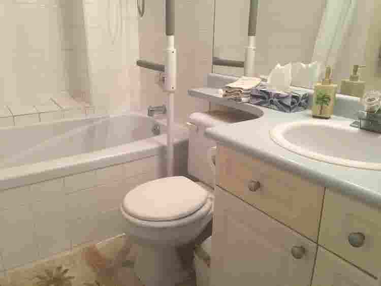 SHARE 2 BEDROOM CONDO