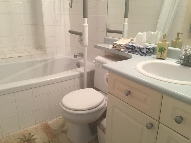 SHARE 2 BEDROOM CONDO