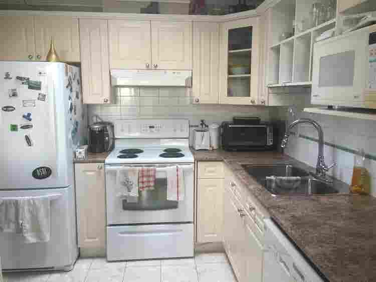 SHARE 2 BEDROOM CONDO
