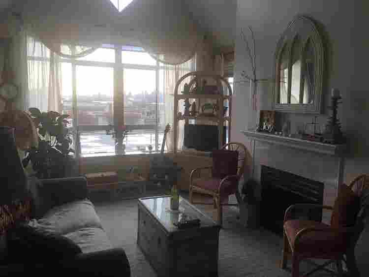 SHARE 2 BEDROOM CONDO