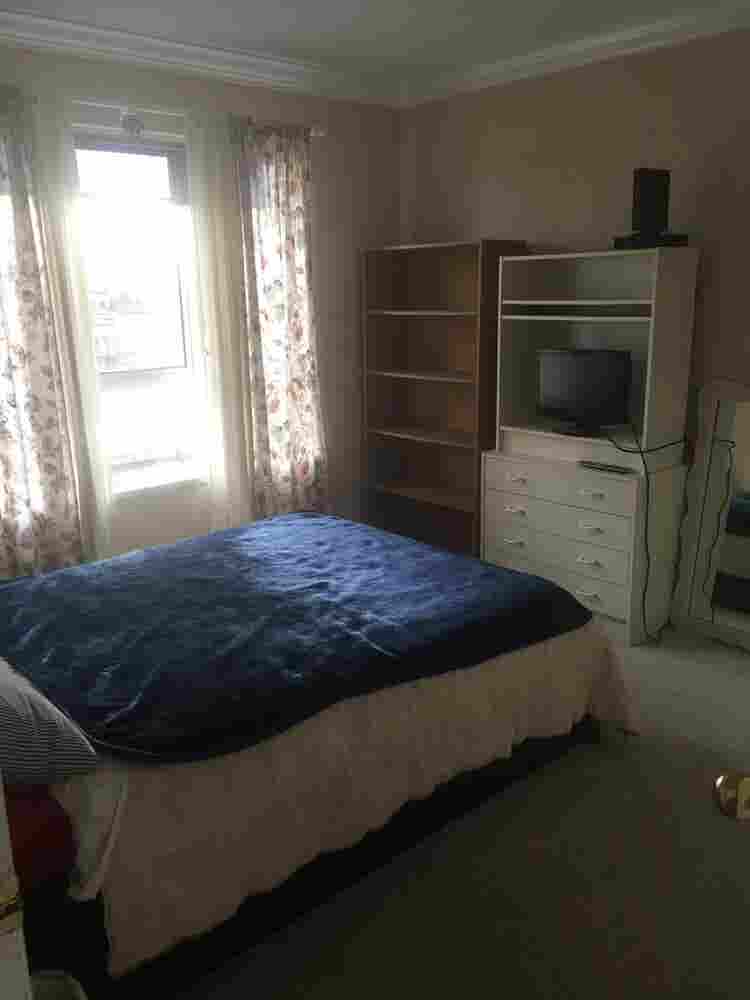 SHARE 2 BEDROOM CONDO