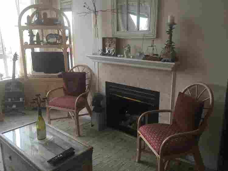SHARE 2 BEDROOM CONDO