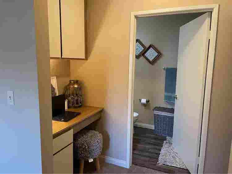 Looking for a cool roommate! 🍁✅