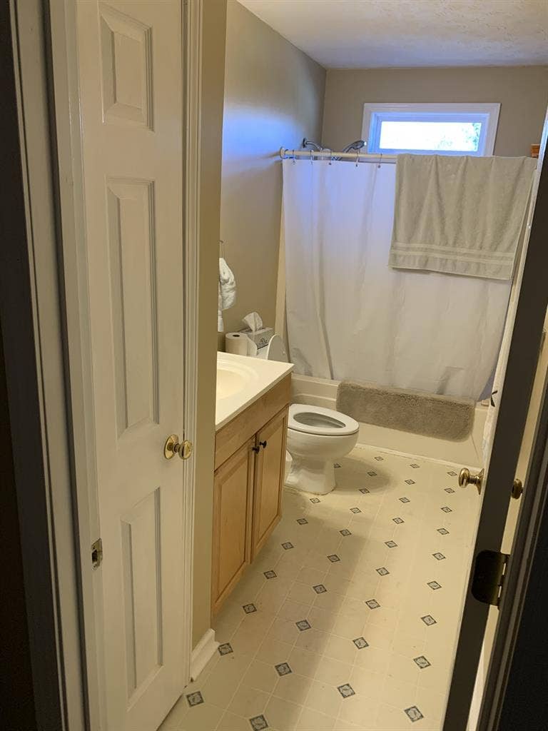 Lg room w/own bathroom in Decatur