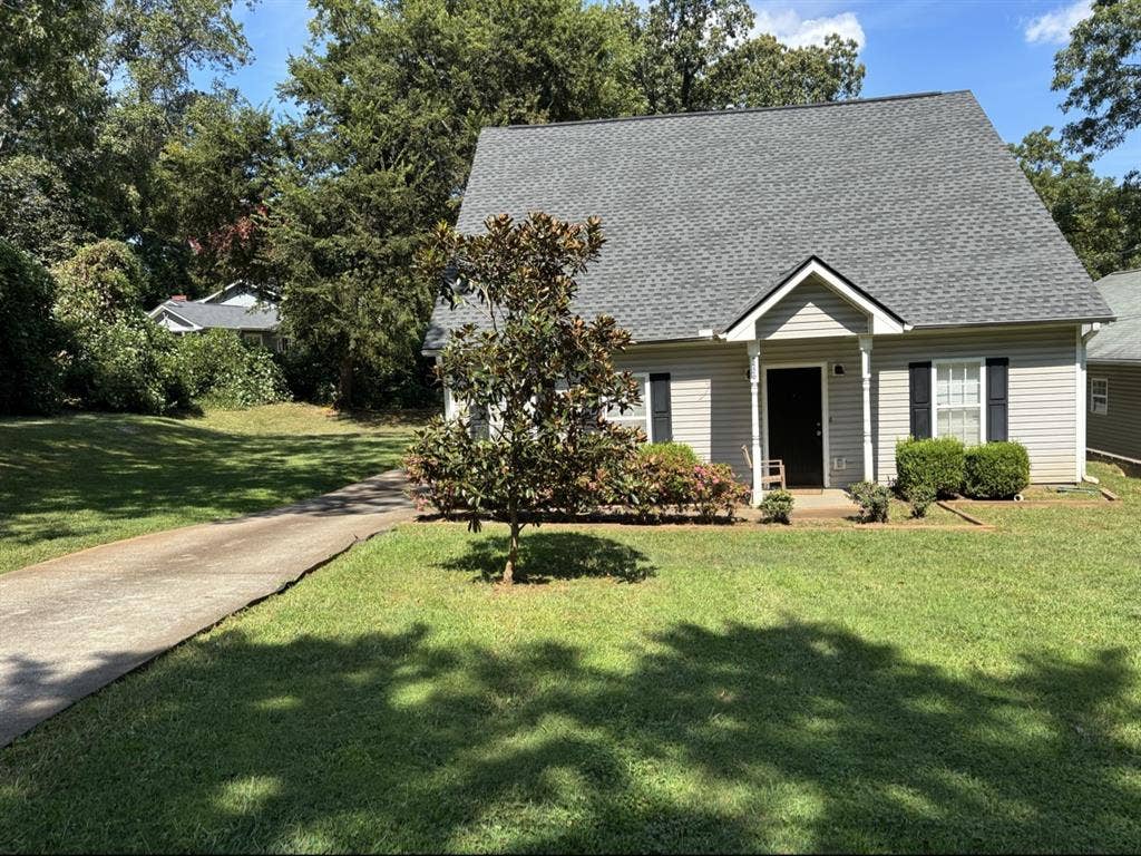 Lg room w/own bathroom in Decatur