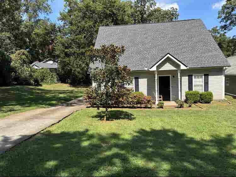 Lg room w/own bathroom in Decatur